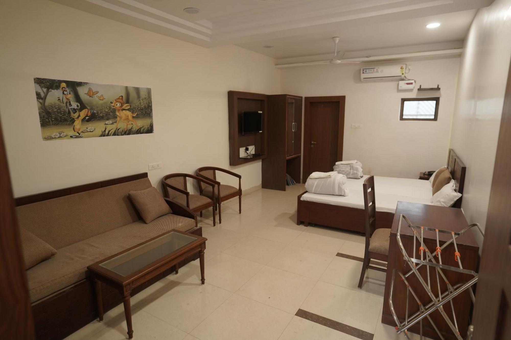 Narmada Vatika Hotel Джабалпур Екстериор снимка